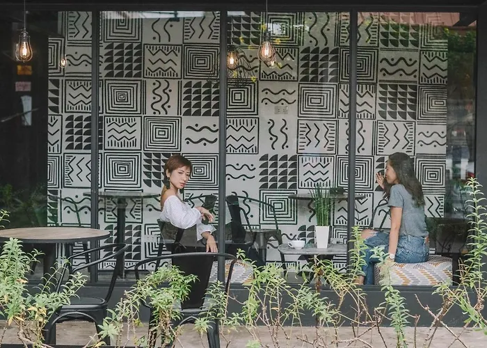 Murals And Cafe Hostel Cebu