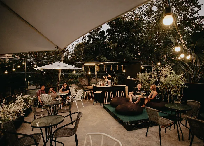 Murals And Cafe Hostel