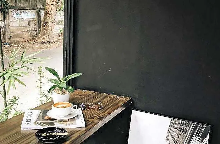 Hostel Murals And Cafe