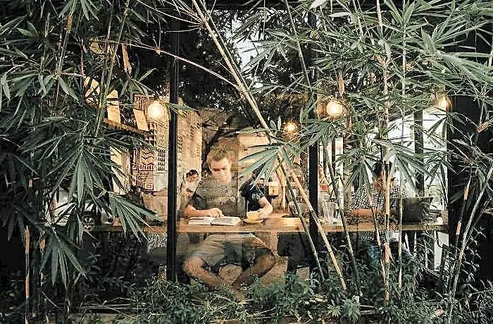 Hostel Murals And Cafe *